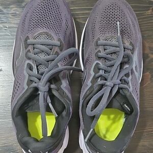 Saucony Women's Athletic Shoes in Charcoal and Lime